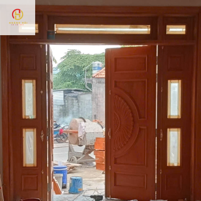 CỬA CHÍNH DIỆN NHÀ Ở